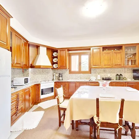 Holiday home Karpimo Vineyard With Heated Pool Exo Gonia